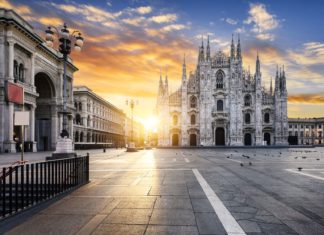 Duomo v Miláně při východu slunce | ventdusud/123RF.com
