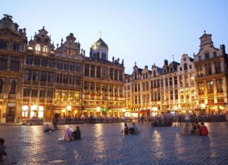 Hlavní náměstí a Radnice v Bruselu | sedmak/123RF.com