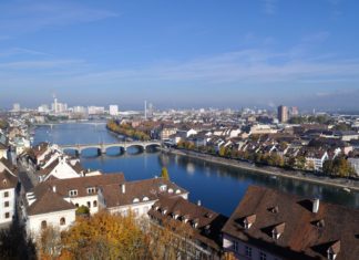 Říční kanál ve švýcarské Basileji | anthonycarlile/123RF.com