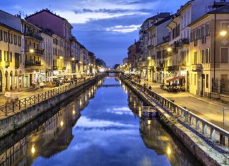 Naviglio Grande kanál ve večerních hodinách v Miláně | bbsferrari/123RF.com