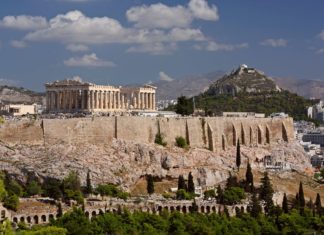 Pohled na Akropoli a Likavitos v Athénách | dikti/123RF.com