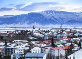 Krásný letecký pohled na město Reykjavík | pipopb/123RF.com