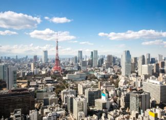 Letecký pohled na Tokyo Tower | vichie81/123RF.com