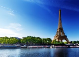 Seina a Eiffelova věž v Paříži | iakov/123RF.com